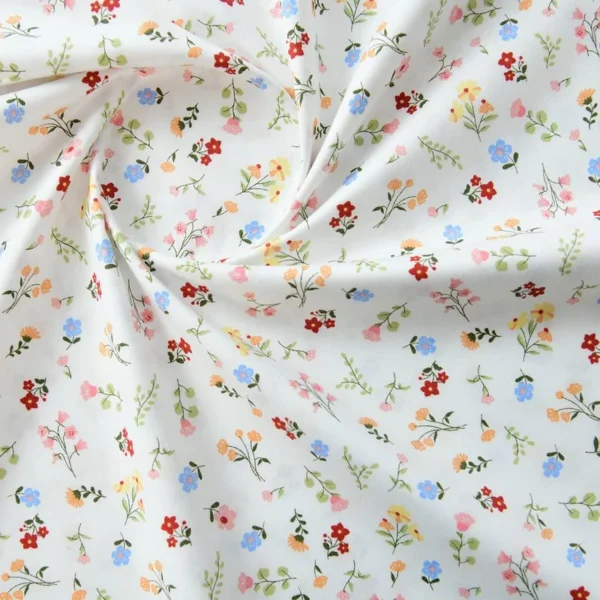 cn-11134207-820l4-mhpvkzjz6jnn40.webp Cotton Twill Fabric Floral Design Ideal for Clothing Blankets amp DIY Projects